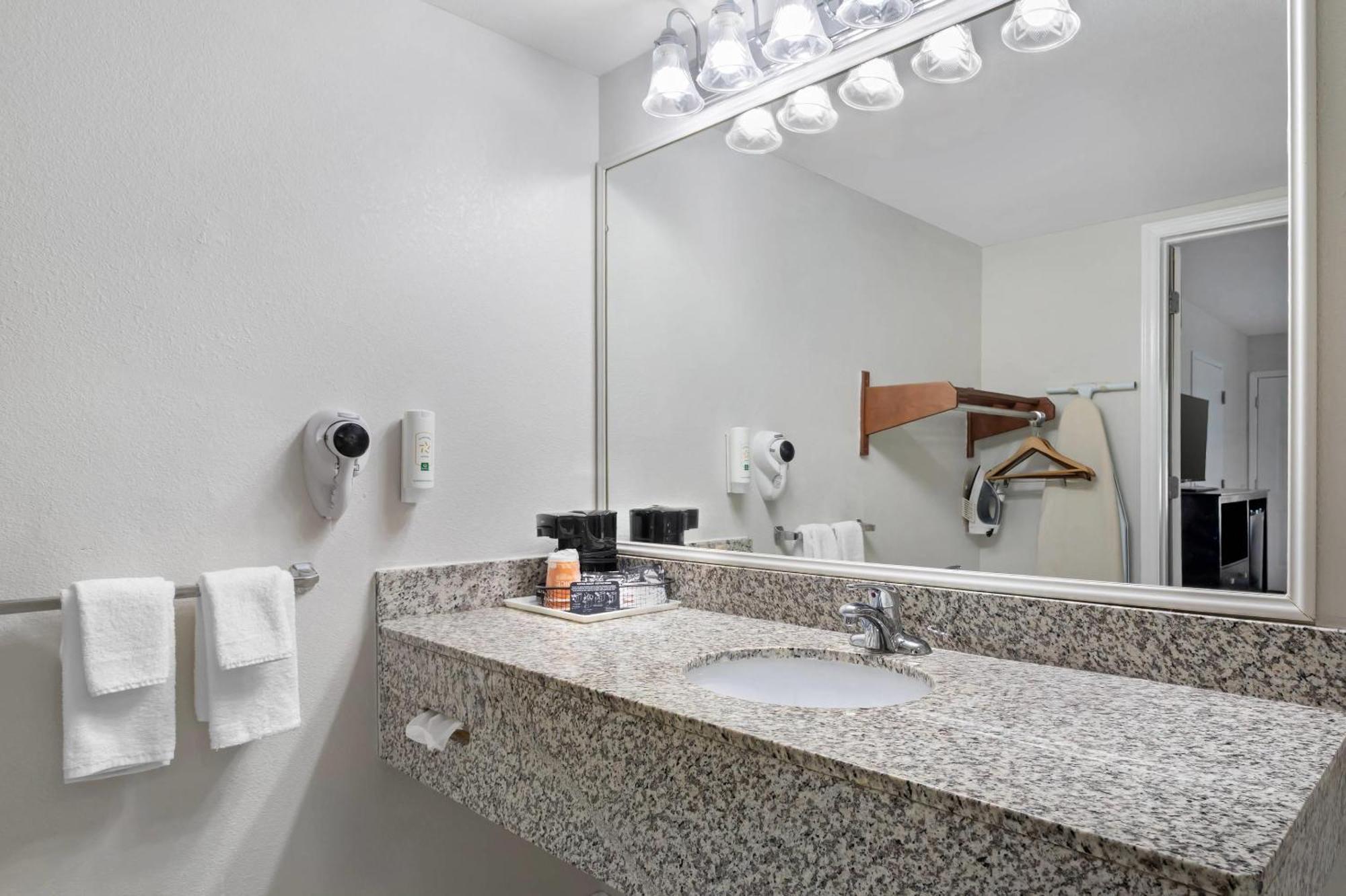 Quality Inn Andrews Eksteriør billede